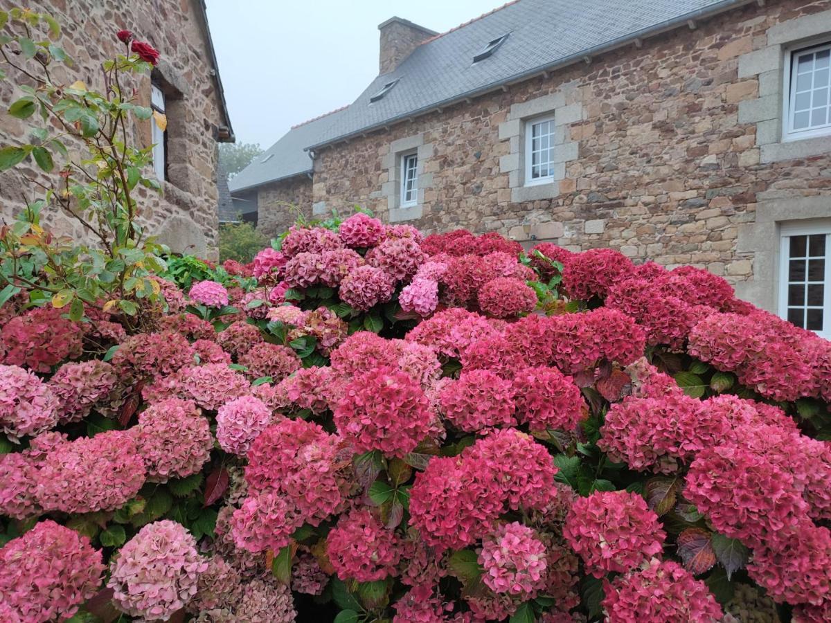 Chambres Et Tables D'Hotes Cornec Ploubazlanec Exterior photo